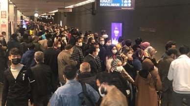 İstanbul'da toplu taşıma araçları ve duraklarda yoğunluk