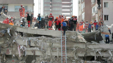 İzmir depreminde yıkılan yapılarla ilgili tutuklu sayısı 3'e yükseldi