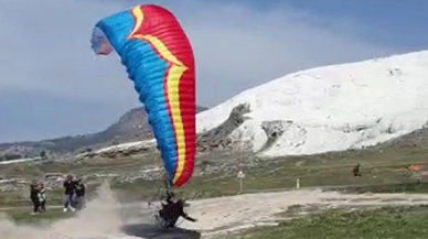 Paramotorla uçarken zemine çakıldı!