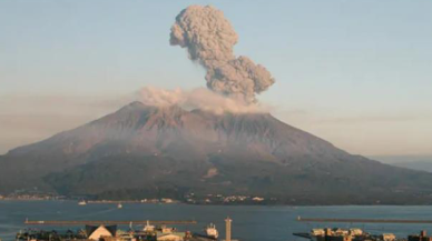 Sakurajima Yanardağı'nda patlama