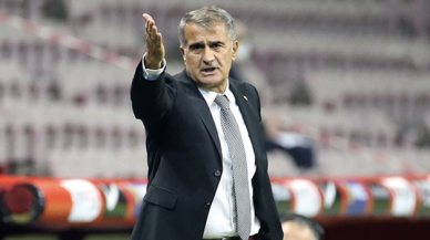 Şenol Güneş: Futbolun sahibi patronlar değil taraftarlardır