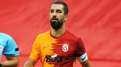 Arda Turan'dan gece yarısı duygusal paylaşım: Arabada cumartesi hayali kuran...