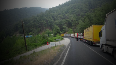 Çanakkale-İzmir yolu trafiğe kapandı!