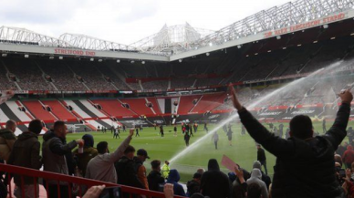 Manchester United - Liverpool maçı taraftar eylemi nedeniyle ertelendi