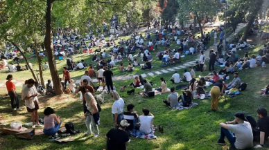 Maske yok, sosyal mesafe yok: Maçka doldu, taştı