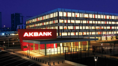 Akbank'ta sistemsel arıza nedeniyle 17 saattir bankacılık işlemleri yapılamıyor