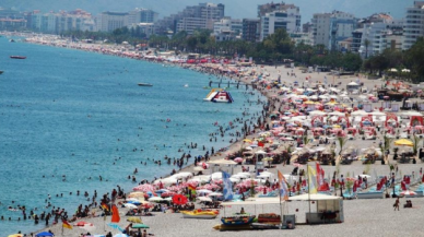 Antalya’da boş yer kalmadı, Vali ''Rezervasyon için beni arıyorlar'' dedi