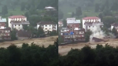 Artvin'de sel, dere kenarındaki evi alıp götürdü