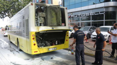 Ataşehir'de özel halk otobüsünde yangın: Yolcular tahliye edildi