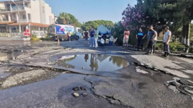 Kuşadası’nda patlayan lağımın suları denize karıştı!