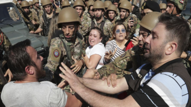 Lübnan'da eylemciler ile asker arasında çatışma! 19 yaralı