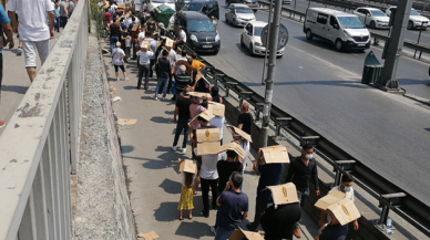 Şirinevler'de 19 TL'lik baklava satın almak isteyenler metrelerce kuyruk oluşturdu