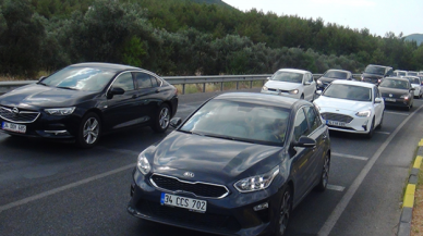 Turizm kentine akın! Yollar ana baba gününe döndü