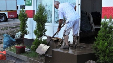 Bursa’da sağanak nedeniyle birçok ev ve iş yerini su bastı