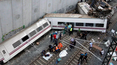 Çekya'da iki tren çarpıştı