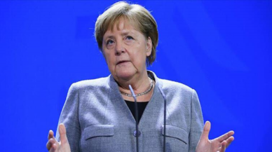 Merkel: Taliban'la görüşülmeli