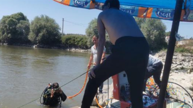 Sakarya Nehri'nde kaybolan 23 yaşındaki genç, dalgıçlarla aranıyor