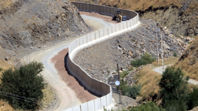 Yüksekova- İran sınır hattına 43 kilometre beton duvar örüldü