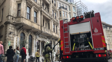 Beyoğlu'nda 129 yıllık tarihi otelde yangın!