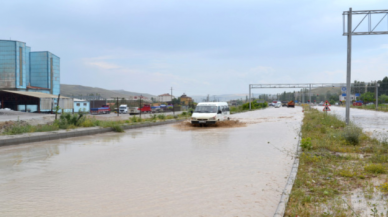 Çankırı'da yollar göle döndü