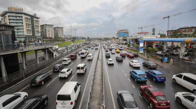 İstanbul'da etkili yağış trafiği adeta durdurdu! Yoğunluk yüzde 63'ü gördü