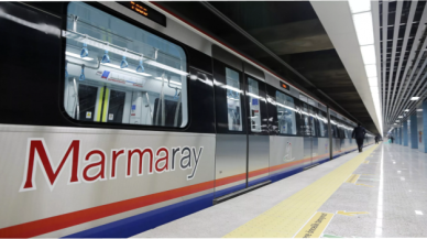 Marmaray arıza yaptı, yolcular perişan!