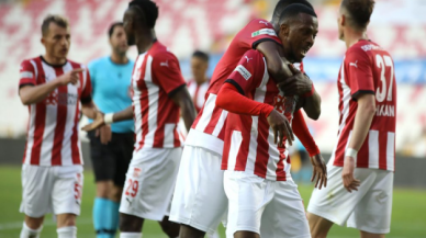 Sivasspor, bu kez sahasında ilk galibiyetini aldı: 4-0