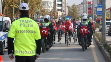 Bisiklet pedalları Cumhuriyet ruhuyla çevrildi