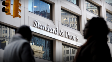 S&P, Türkiye'nin kredi notu görünümünü düşürdü!