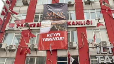 CHP’nin astığı afiş savcılık talimatıyla kaldırıldı