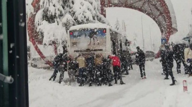 Isparta'da yoğun kar yağışı! 48 saattir elektrik yok