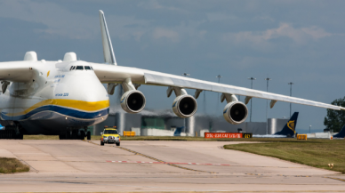 Rusya, dünyanın en büyük uçağı Antonov-225'i yok etti