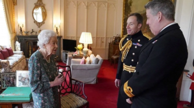 Sağlık durumu merak edilen Kraliçe Elizabeth ortaya çıktı