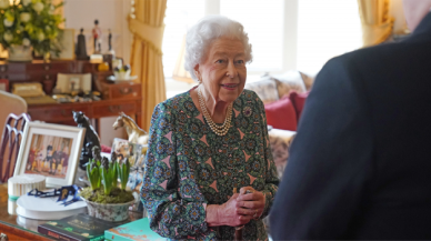 Virüse yakalanan Kraliçe 2. Elizabeth'in sanal toplantıları da iptal