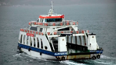 Çanakkale'de feribot seferlerine 'fırtına' engel oldu