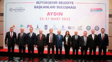 CHP'li büyükşehir belediye başkanları Kuşadası'nda bir araya geldi