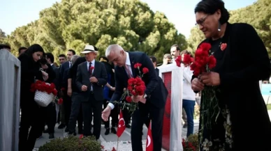 Çanakkale Kara Savaşları'nın 107. yılında Şehitler Abidesi'nde tören