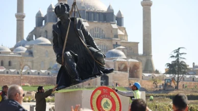 Edirne'de kaldırılan Mimar Sinan heykeli yerine konuldu