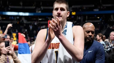 Jokic NBA tarihine geçti; Nuggets play-off biletini aldı