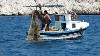 Mersin'de balıkçı ağına 62 kilo esrar takıldı