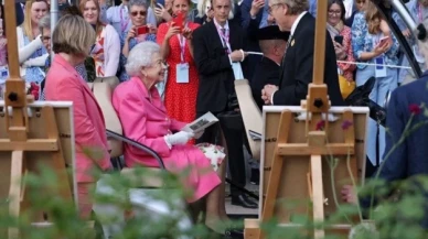 Kraliçe Elizabeth çiçek fuarında