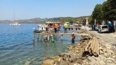 Marmaris'te kaçak iskeleler yıkılıyor