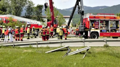 Almanya'da bir tren yoldan çıktı: 4 ölü