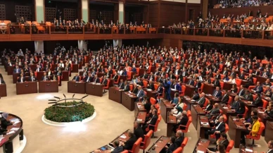 Emekli aylıklarını yükseltme ve öğrenci affını içeren torba teklif komisyonda kabul edildi