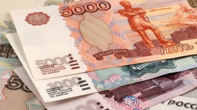 Ruble 7 senenin zirvesini gördü