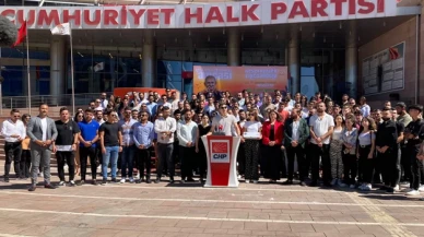 CHP Gençlik Kolları’ndan AK Parti’ye sürpriz kargo