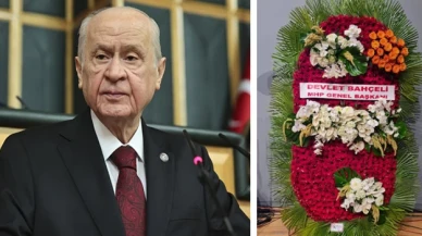 Bahçeli'den AK Parti'ye 2023 çiçekli ve 21 güllü çelenk