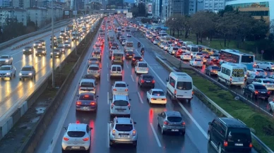 İstanbul'da yağış trafik yoğunluğunu artırdı