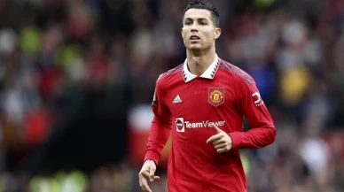 Manchester United, Ronaldo'nun posterini stadyumdan kaldırdı