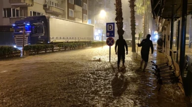 Antalya’da Kumluca ve Finike sele teslim! Okullar tatil edildi